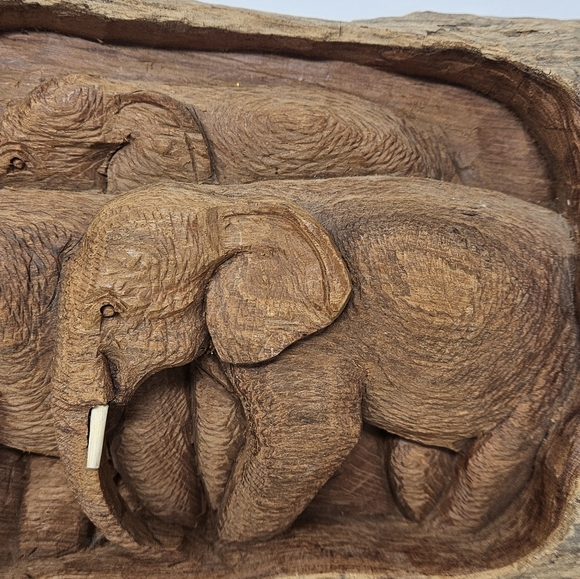 Handcrafted elephant sculpture hanging - Picture 3 of 7
